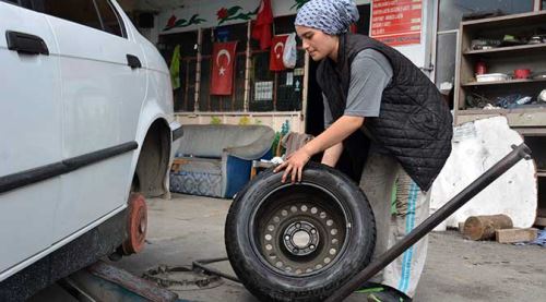 Onu gören önce şaşırıyor ama...