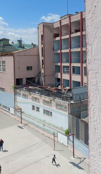 Ortaokul Öğrencileri Tehlike Altında
