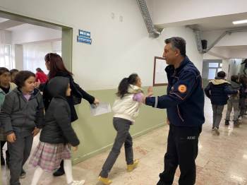 Ortaokul Öğrencilerine Yönelik Afet Tatbikatı
