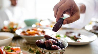 Oruç Açarken Okunan Dua: İftar Duası Nedir, Ne Zaman Okunur?