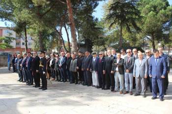 Osmaneli ’De Cumhuriyet Coşkusu Çelenk Sunumu İle Başladı
