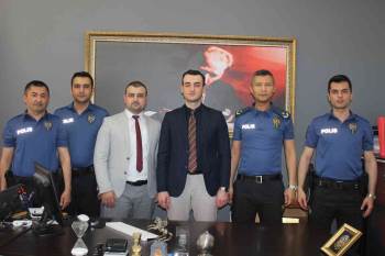 Osmaneli’Nde Başarılı Polislere Takdir Belgesi Verildi
