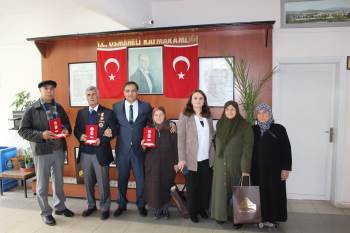 Osmaneli’Nde Kıbrıs Gazilerine Madalya Ve Beratları Takdim Edildi
