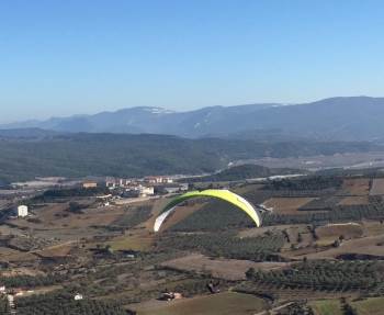 Osmaneli’Nde Yamaç Paraşütü Uçuş Denemeleri Başladı
