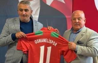 Osmanelispor Başkanı Okumuş’tan ASKF Başkanı Tosun’a forma hediyesi