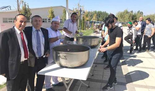 Osmangazi’de aşure dağıtıldı