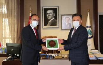 Osmangazi Üniversitesi’Nden Rektör Beydemir’E Teşekkür Belgesi
