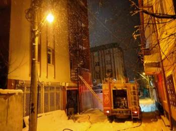 Otelde Yangın Çıktı, Müşteriler Tahliye Edildi
