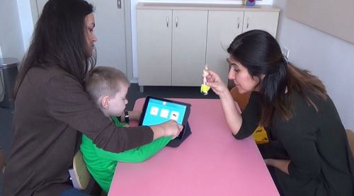 Otizmli çocuklar için 'Dokunkonuş'