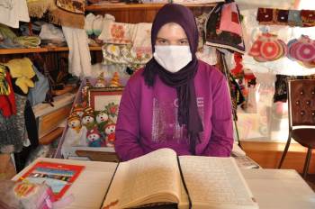 Otizmli Genç Kızın Kur’An Aşkı
