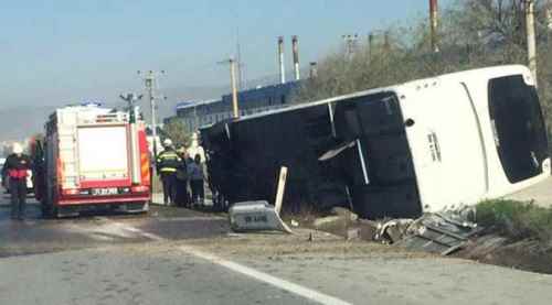 Otobüs devrildi: 1 yaralı