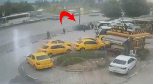 Otobüs durağında dehşet anları! Kontrolden çıktı, durağa daldı