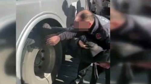 Otobüs lastiğinden "kaçak" çıktı!