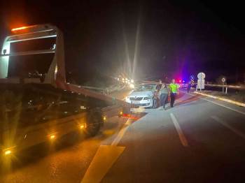 Otobüsün Çarptığı Otomobilde İki Kişi Yaralandı
