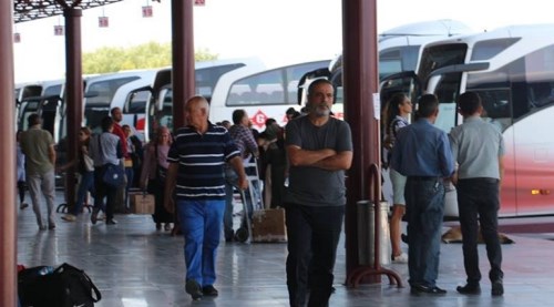 Otogarda bayram dönüşü hareketliliği