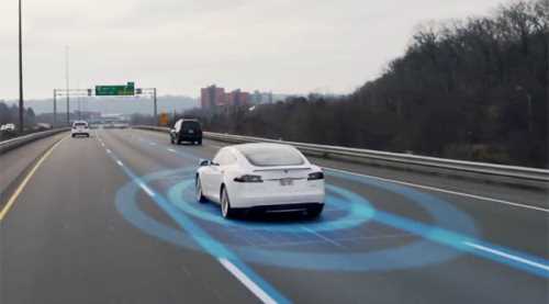 Otomatik pilot turist otobüsüne çarptı