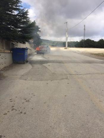 Otomobil Alev Alev Yandı
