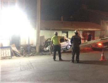 Otomobil Elektrik Direğine Çarptı: 4 Yaralı
