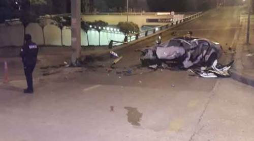 Otomobil hurdaya döndü! 2 ölü 1 yaralı...