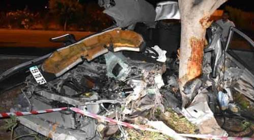 Otomobil ikiye bölündü!