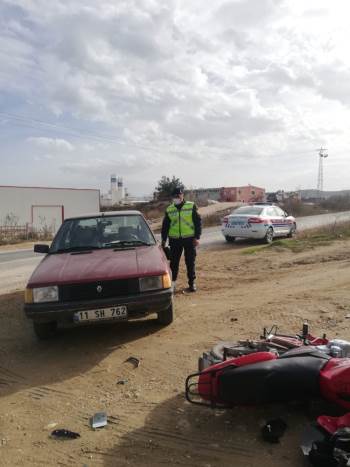 Otomobil İle Çarpışan Motosiklet Sürücüsü Yaralandı
