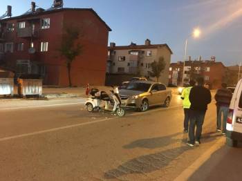 Otomobil İle Elektrikli Bisiklet Çarpıştı: 1 Yaralı
