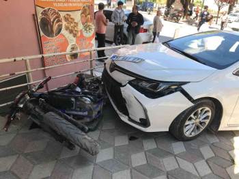 Otomobil İle Motosiklet Çarpıştı: 1 Yaralı
