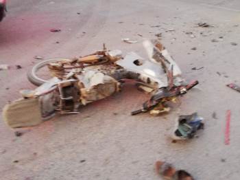 Otomobil ile motosiklet çarpıştı