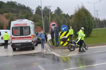 Otomobil İle Motosikletin Çarpıştı, 1 Kişi Yaralandı
