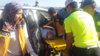 Otomobil Önce Bariyerlere Ardından Başka Bir Otomobile Çarptı
