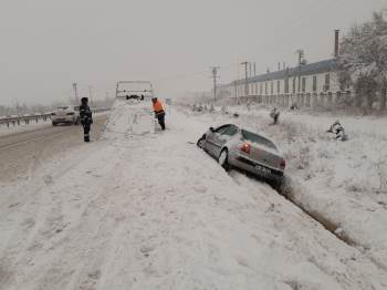 Otomobil Su Kanalına Düştü: 1 Yaralı
