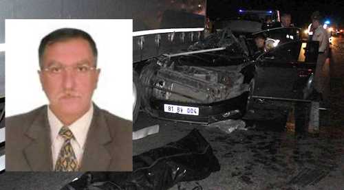 Otomobil TIR'ın altına girdi: 1 ölü 2 yaralı