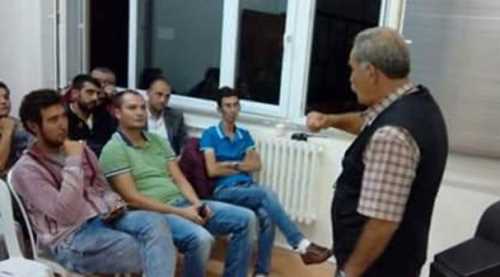 Otomobil tutkunları telsiz dersinde