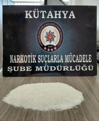 Otomobilin Çamurluğunda Uyuşturucu
