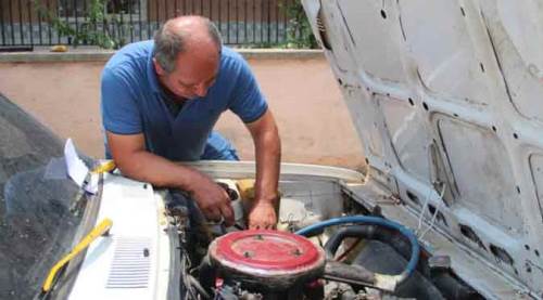 Otomobiline kurduğu sistemle yakıttan yüzde 50 tasarruf sağlıyor!