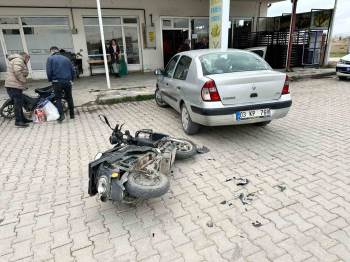 Otomobille Çarpışan Elektrikli Bisiklet Sürücüsü Yaralandı
