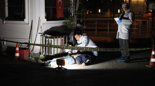 Otoparkta bir kişi ölü bulundu