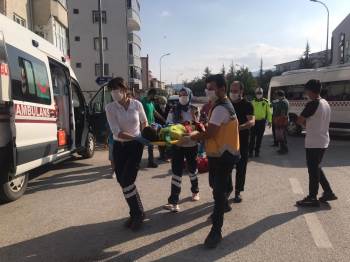 Oynarken Yola Fırlayan Çocuk Arabaya Çarptı
