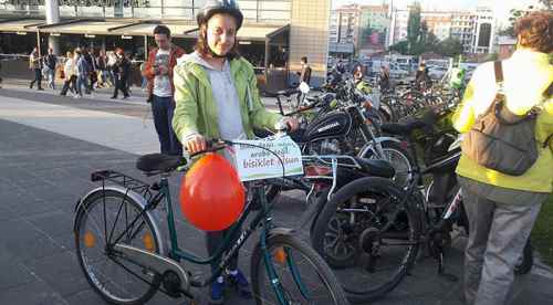 Oyun oynama gününde pedal çevirdiler