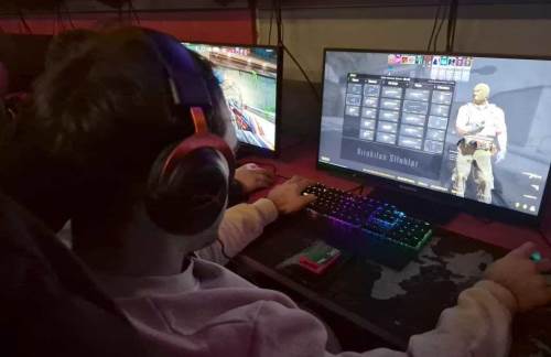 Oyunseverler için en iyi deneyim hala internet kafelerde