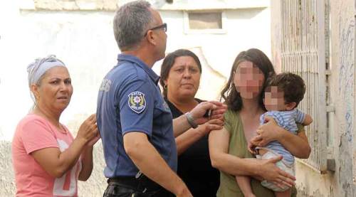 Öz annenin yaptıkları mahalleliyi isyan ettirdi