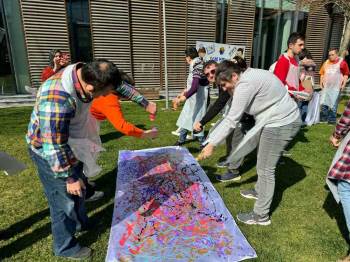 Özel çocuklardan Dünya Ressamlar Günü'nde rengarenk eser