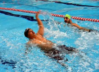 Özel Gereksinimli Çocuklar Yüzme Öğreniyor
