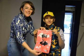 Özel Gün İçin Özel Çalışmalarını Sergilediler
