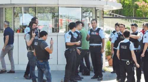 Özel harekat binayı kuşattı