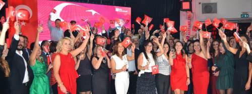 Özel Ümit Hastaneleri Cumhuriyet'in 102. yılını coşkuyla kutladı