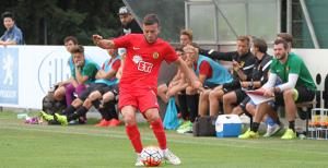 Özgür formayı unuttu