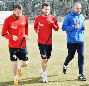 Özgür maça yetişecek