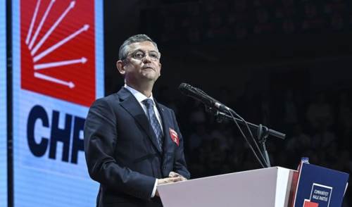 Özgür Özel yeniden CHP Genel Başkanı seçildi