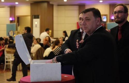 Özkan Alp: "Sağlık çalışanlarının gönlünü yapacağım"